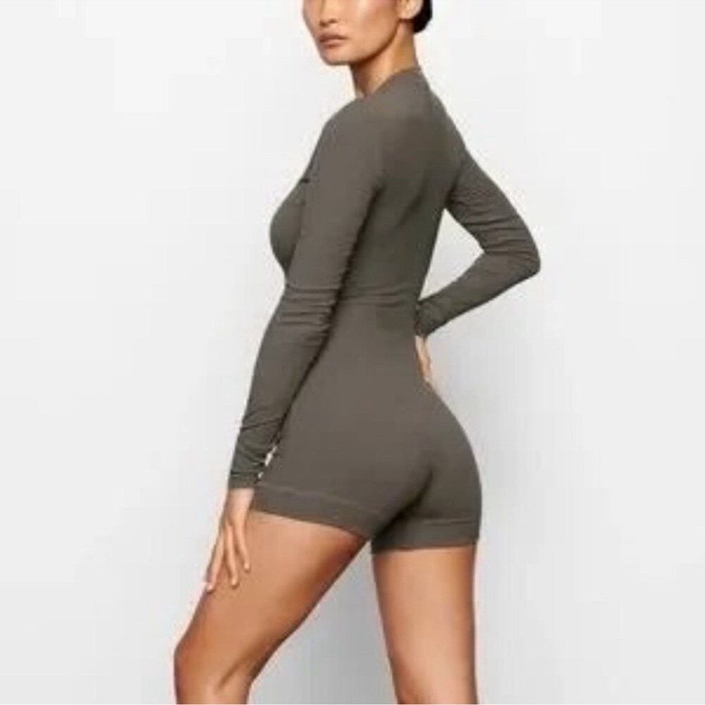 NWT SKIMS Gunmetal Button Up Henley Onesie SZ: 4X - Picture 2 of 9